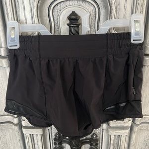 🍋Lululemon🍋 Hotty Hot shorts 2.5 inch size 2